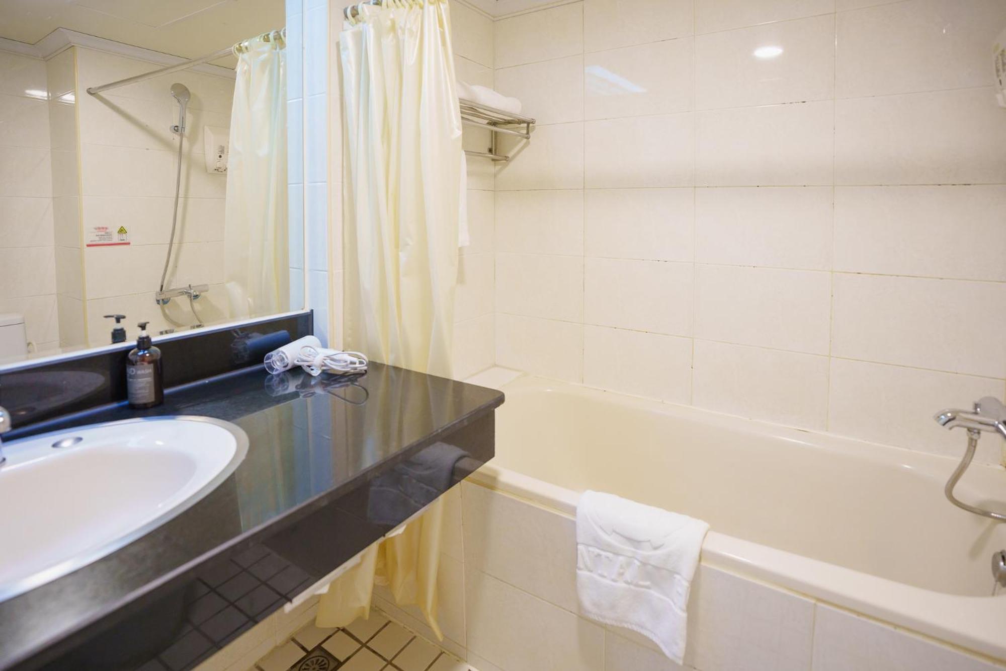 Oriental Hotel Tainan Dış mekan fotoğraf