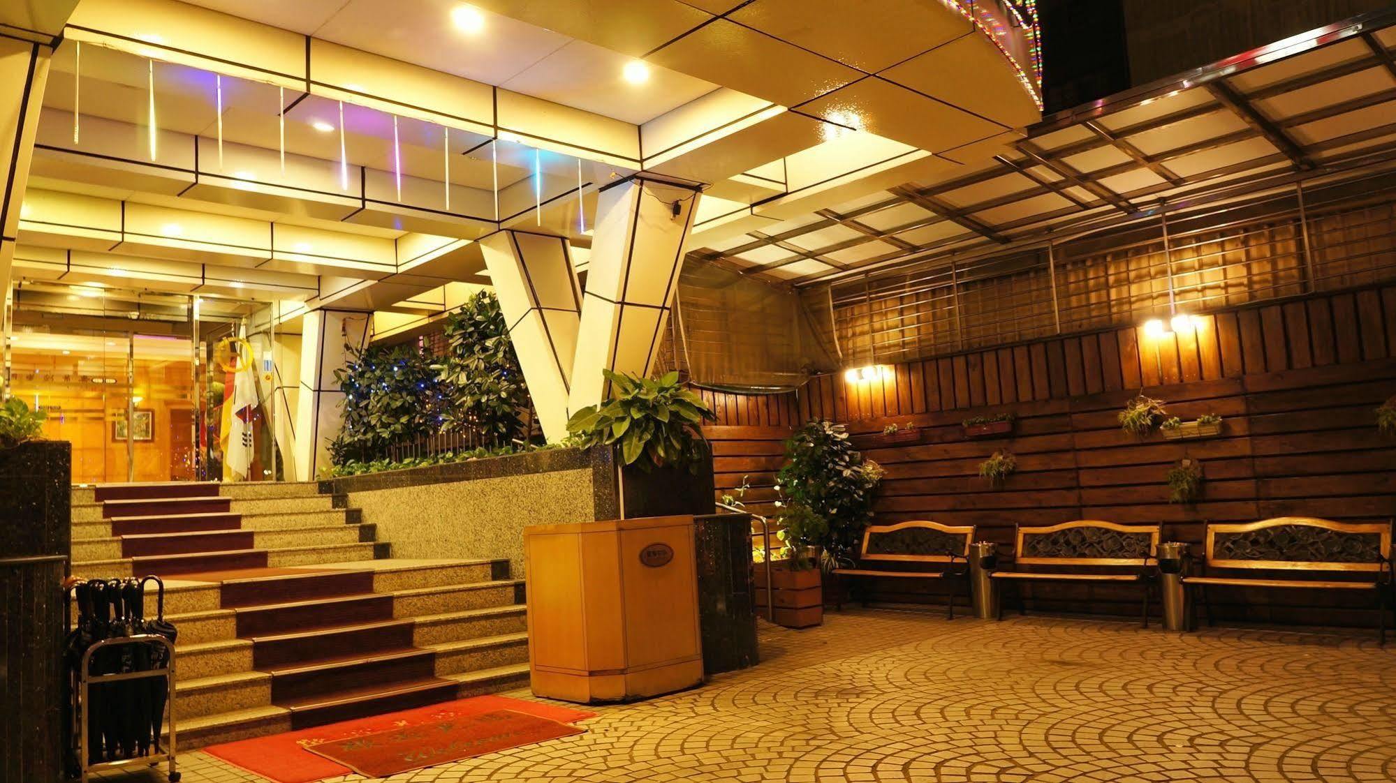 Oriental Hotel Tainan Dış mekan fotoğraf